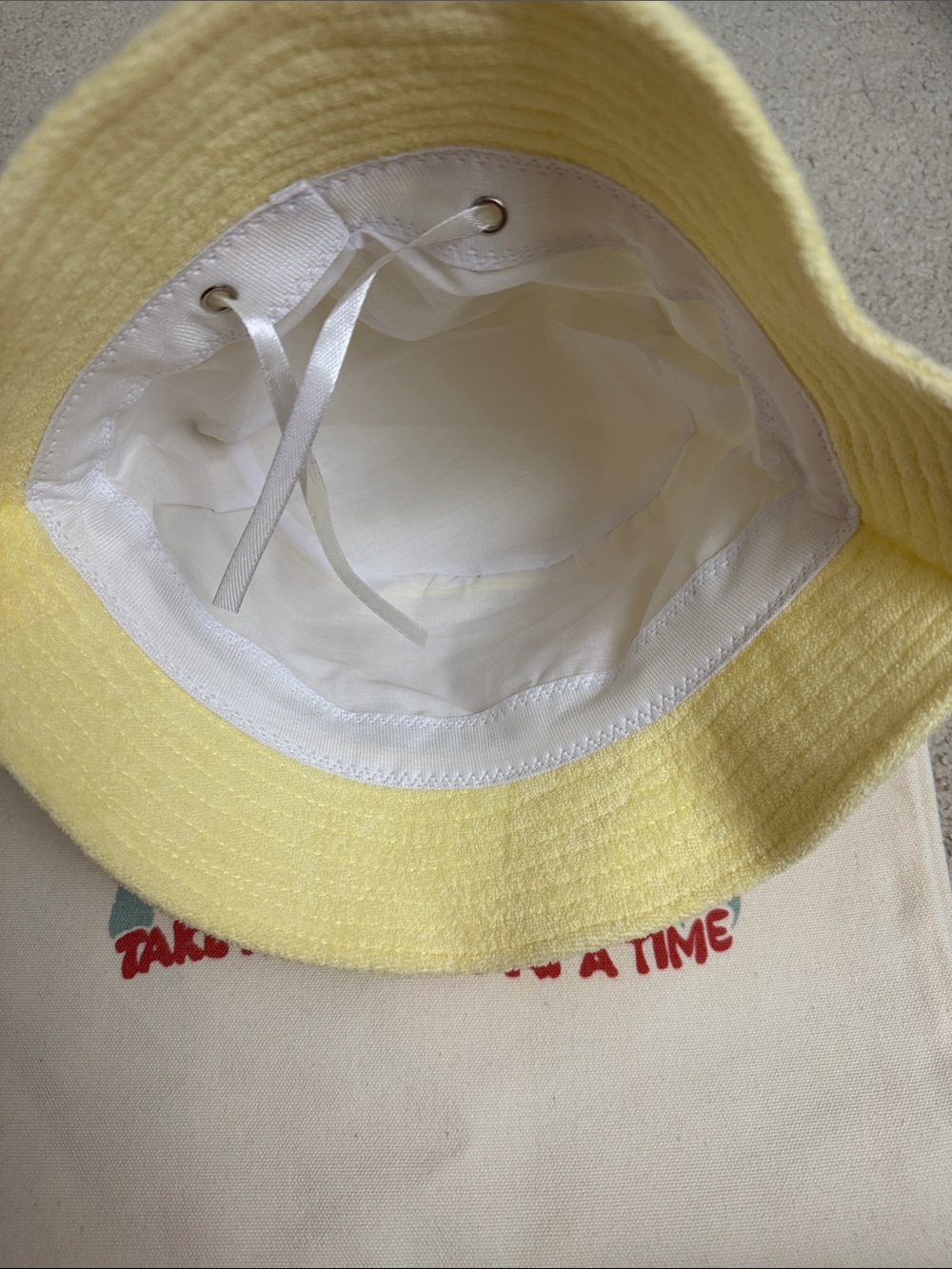 CUTANDCROPPED Smiley Face Bucket Hat and Tote set NEW - Picture 9 of 14